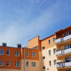 Czy za wynajem mieszkania płaci się z góry? Sprawdź, co musisz wiedzieć
