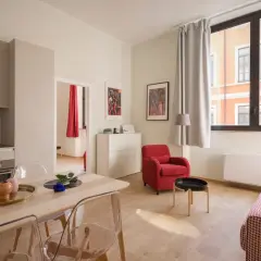 Nowoczesne mieszkanie z aneksem kuchennym, jadalnią i salonem. Idealne na pobyt, jak w Airbnb.