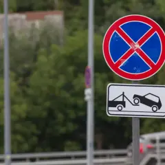 Kto stawia znaki drogowe na osiedlu i jak zgłosić potrzebę ich ustawienia?