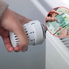 Ręka reguluje termostat, a w tle pieniądze. Czy to zapowiedź bonu energetycznego 2026?
