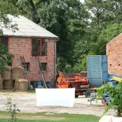 Czy w budynku gospodarczym można prowadzić działalność bez problemów?