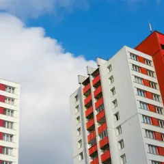 Gdzie zgłosić nieprawidłowości w spółdzielni mieszkaniowej, aby uzyskać pomoc?