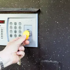 Jak podłączyć domofon w bloku 5 żyłowy - uniknij typowych błędów