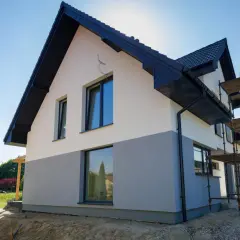 Co wchodzi w skład elewacji budynku? Kluczowe elementy i materiały
