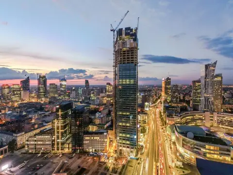 Ile metrów ma najwyższy budynek w Polsce? Zaskakująca wysokość Varso Tower