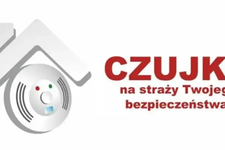 Czujka dymu i tlenku węgla w kształcie domu. Zapewnij bezpieczeństwo podczas sezonu grzewczego.