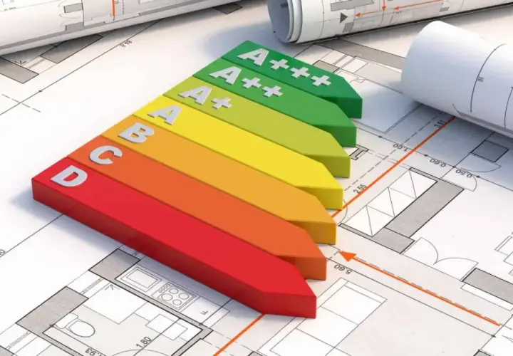 Kolorowy wskaźnik klasa energetyczna od D do A+++ leży na planach architektonicznych.