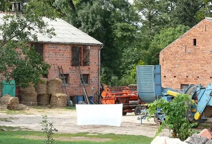 Czy w budynku gospodarczym można prowadzić działalność bez problemów?