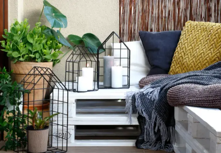 Jak urządzić balkon w bloku, aby stworzyć przytulną przestrzeń?