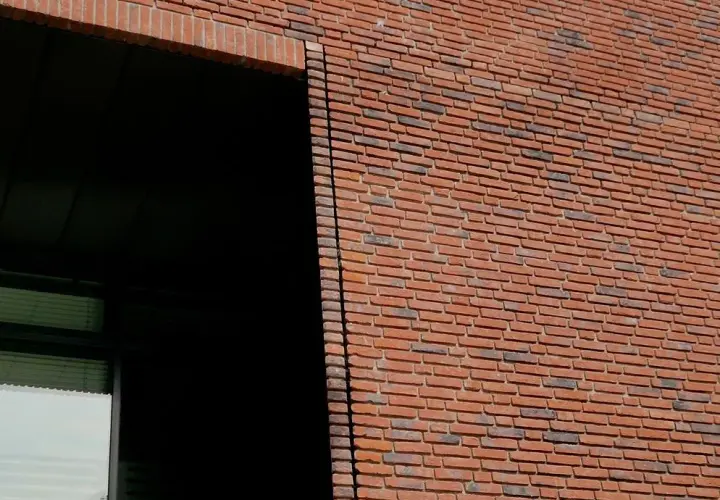 Dylatacja budynku co ile metrów? Oto kluczowe zasady i wskazówki