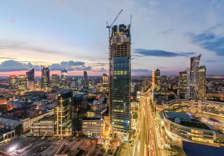 Ile metrów ma najwyższy budynek w Polsce? Zaskakująca wysokość Varso Tower