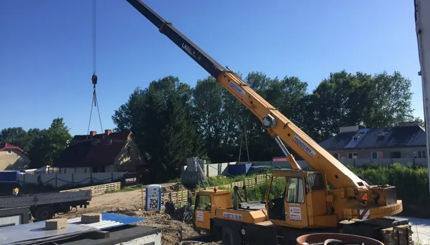 Ile kosztuje wynajem dźwigu? Ceny, które mogą Cię zaskoczyć