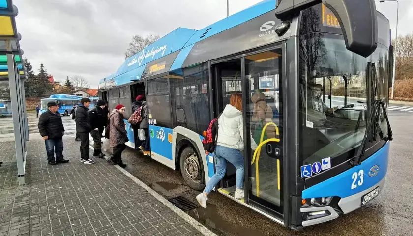 Jak dojechać do osiedla szkolnego w Krakowie - proste trasy komunikacji