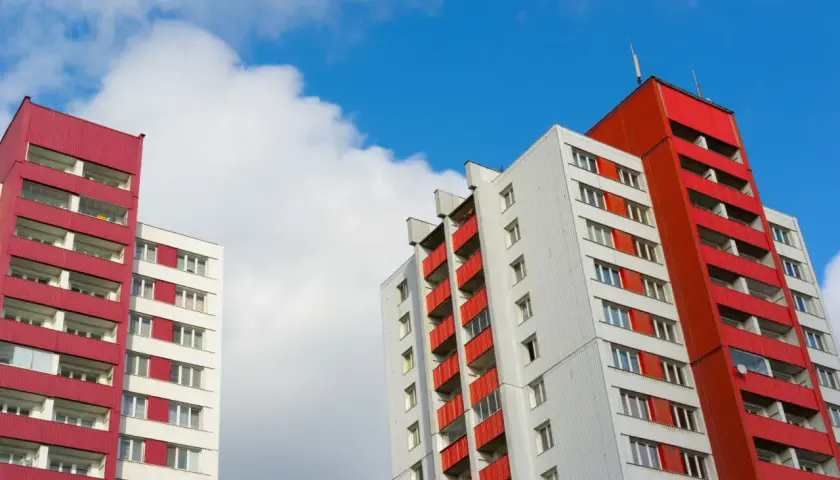 Gdzie zgłosić nieprawidłowości w spółdzielni mieszkaniowej, aby uzyskać pomoc?