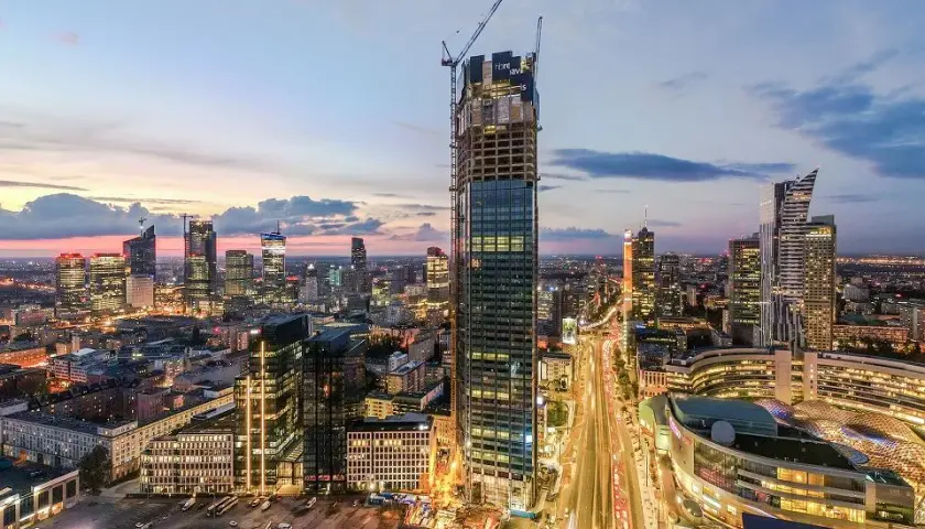 Ile metrów ma najwyższy budynek w Polsce? Zaskakująca wysokość Varso Tower