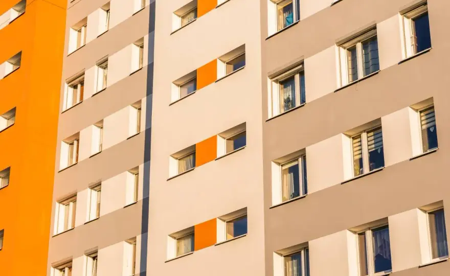 Ile się czeka na mieszkanie komunalne? Sprawdź czas oczekiwania w miastach