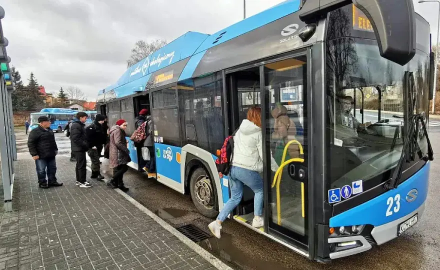 Jak dojechać do osiedla szkolnego w Krakowie - proste trasy komunikacji