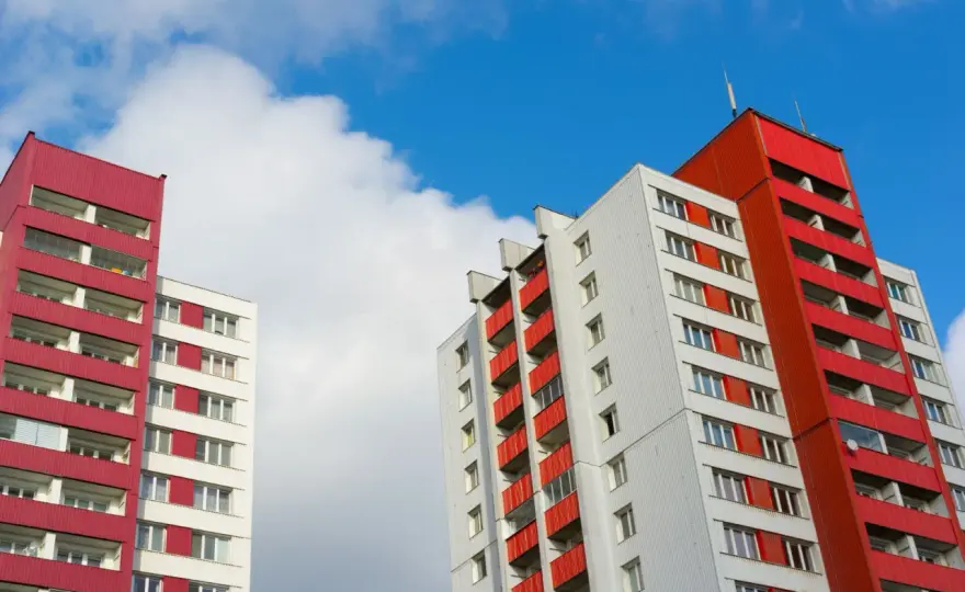 Gdzie zgłosić nieprawidłowości w spółdzielni mieszkaniowej, aby uzyskać pomoc?