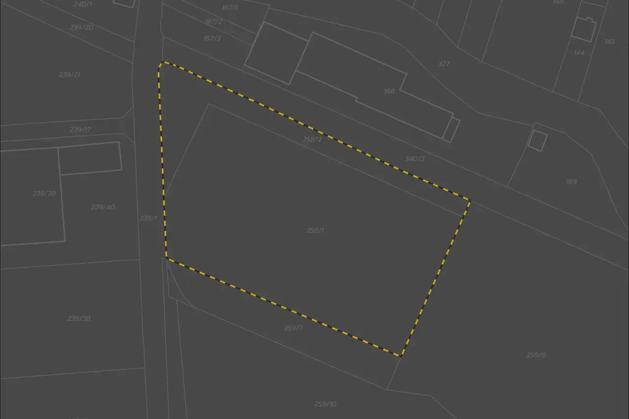 Cyfrowa mapa ewidencyjna z zaznaczonymi działkami i ich numerami. Widoczne numery działek: 239/20, 258/1, 259/7.